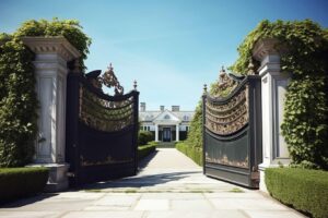 Open Mansion Gates Vacation Home